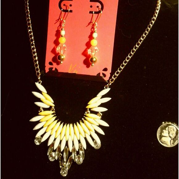 Kin Shi Mei Jewelry - Yellow White Gold Necklace & Earrings Set dangle